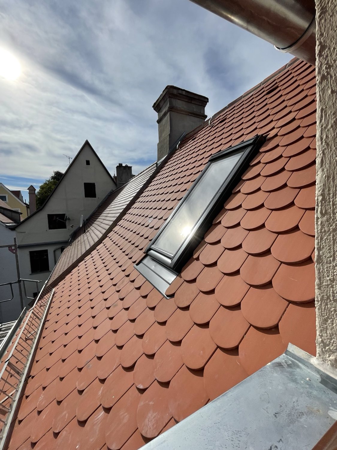 Eines der beiden neuen Dachfenster, bewusst zum nicht einsehbaren Innenhof gesetzt.