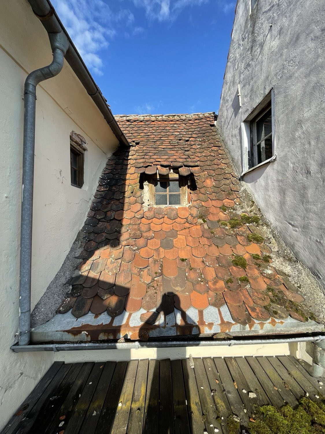 Denkmalgerechte Dachsanierung, Patrizierhaus von 1560 in Memmingen vorher