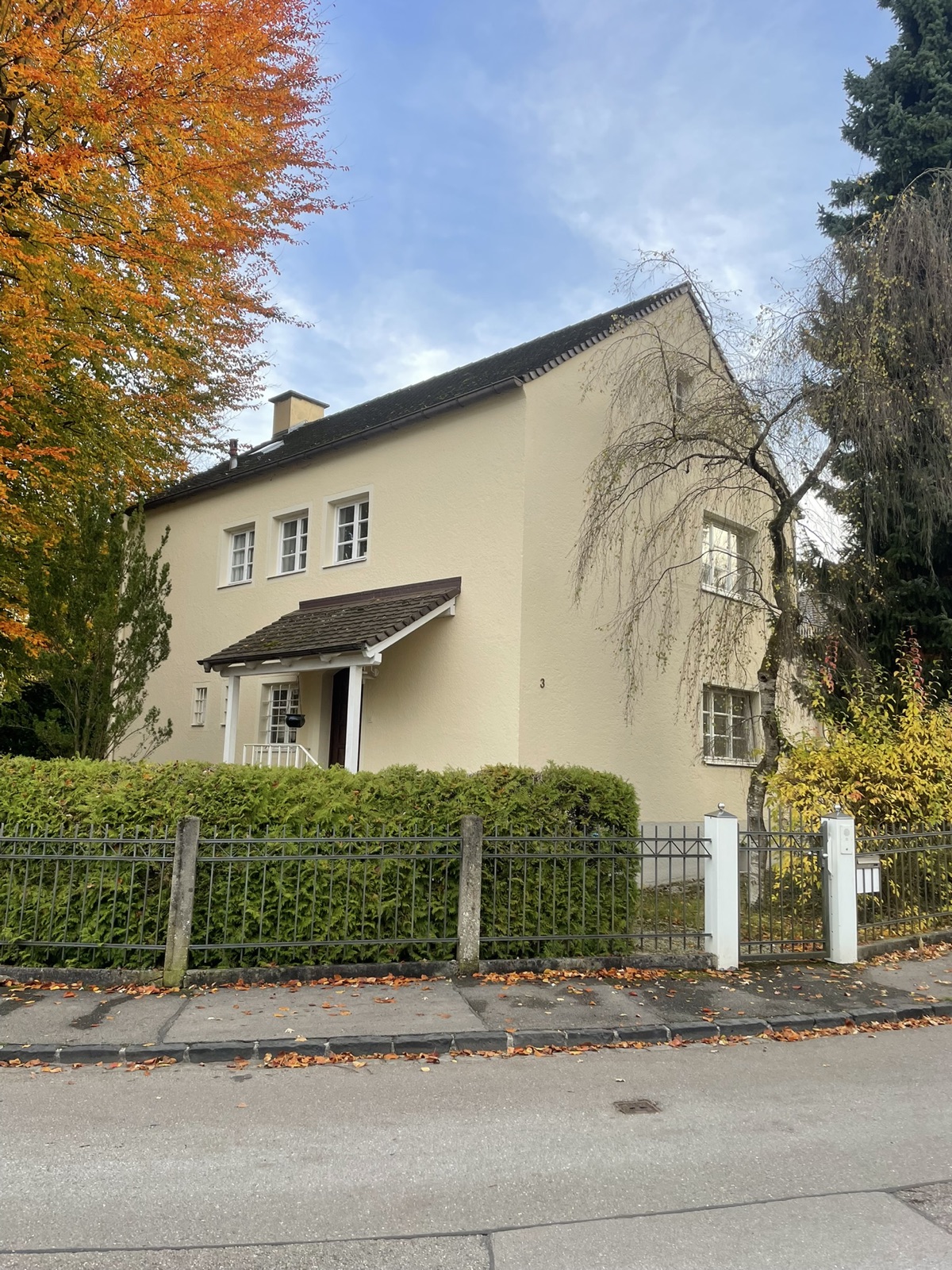 Thermische Dachsanierung, Herrenhaus in Augsburg-Göggingen vorher