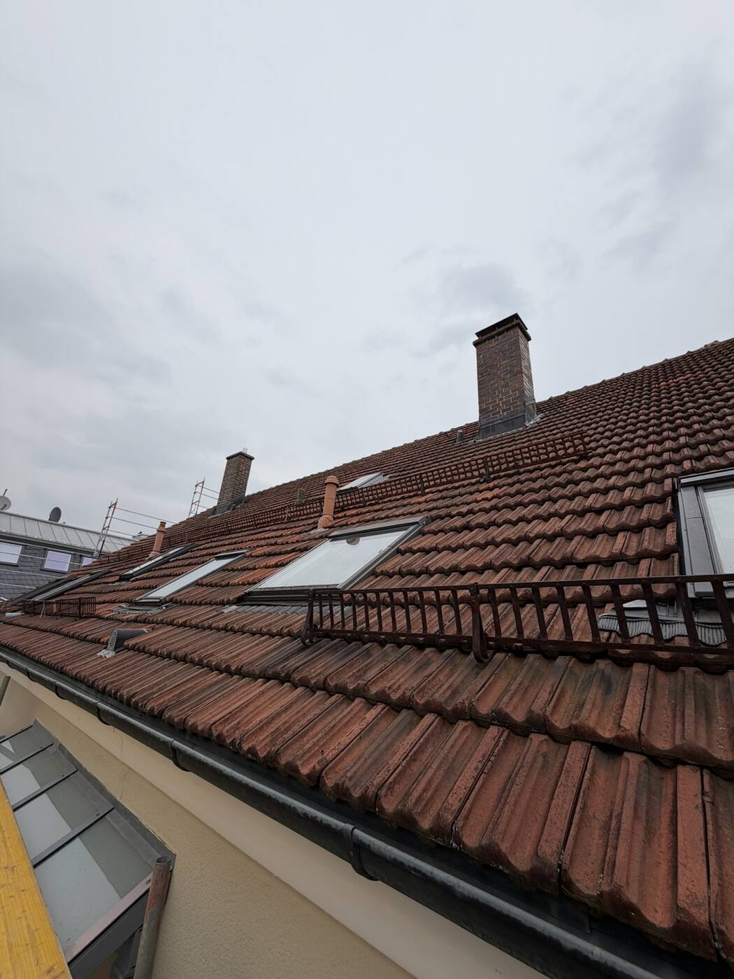 Thermische Dachsanierung, Stadthaus im Bismarckviertel Augsburg vorher