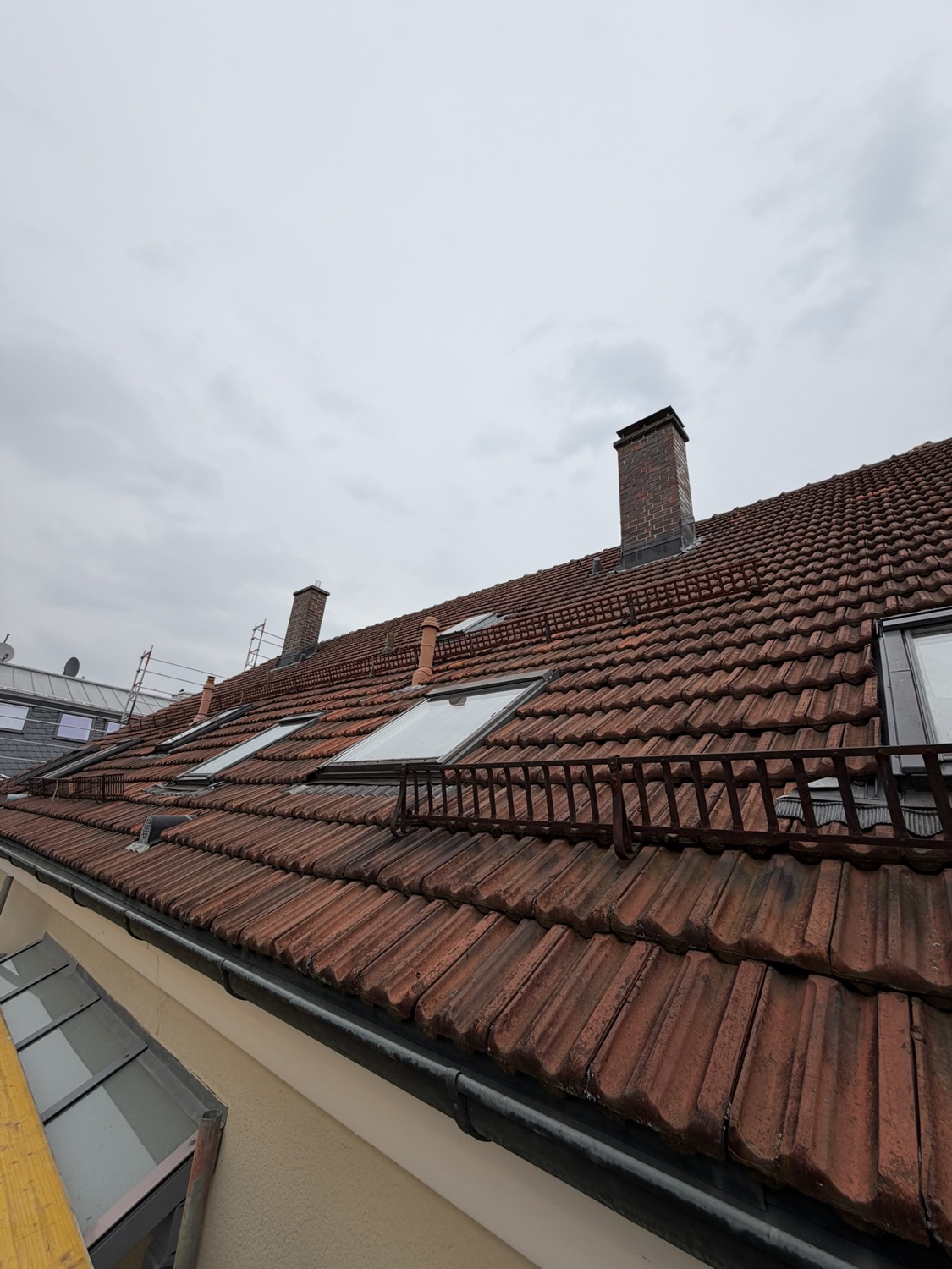 Thermische Dachsanierung, Stadthaus im Bismarckviertel Augsburg vorher
