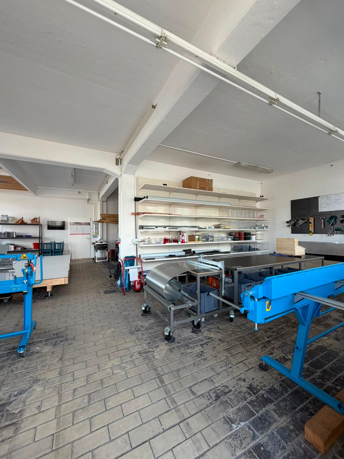 Spengler-Werkstatt von Strobel Bau in Augsburg mit Abkantbänken